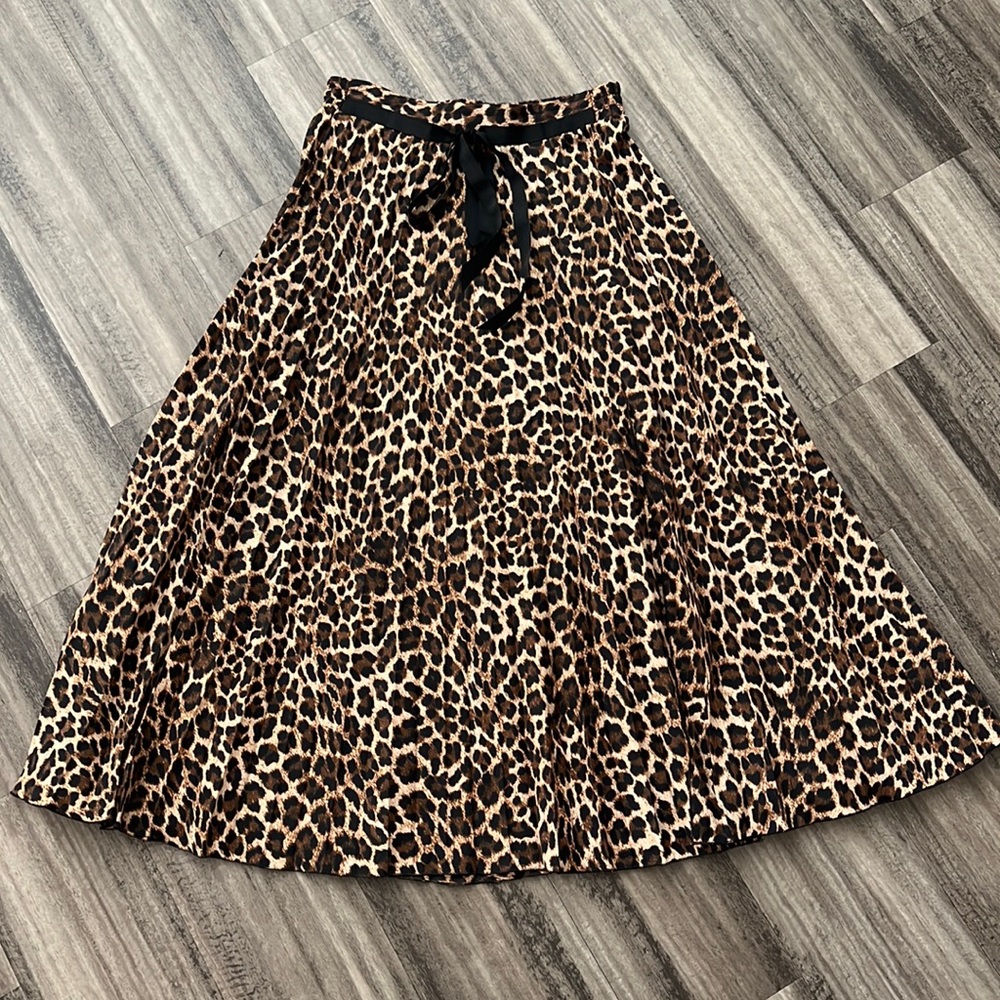 Animal print pleated midi skirt with slit
